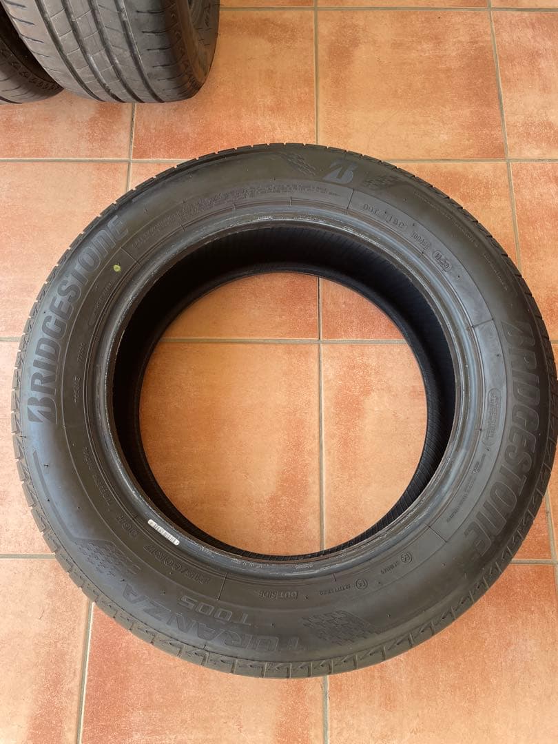 ①BRIDGESTONE TURANZA T005 215/60R17