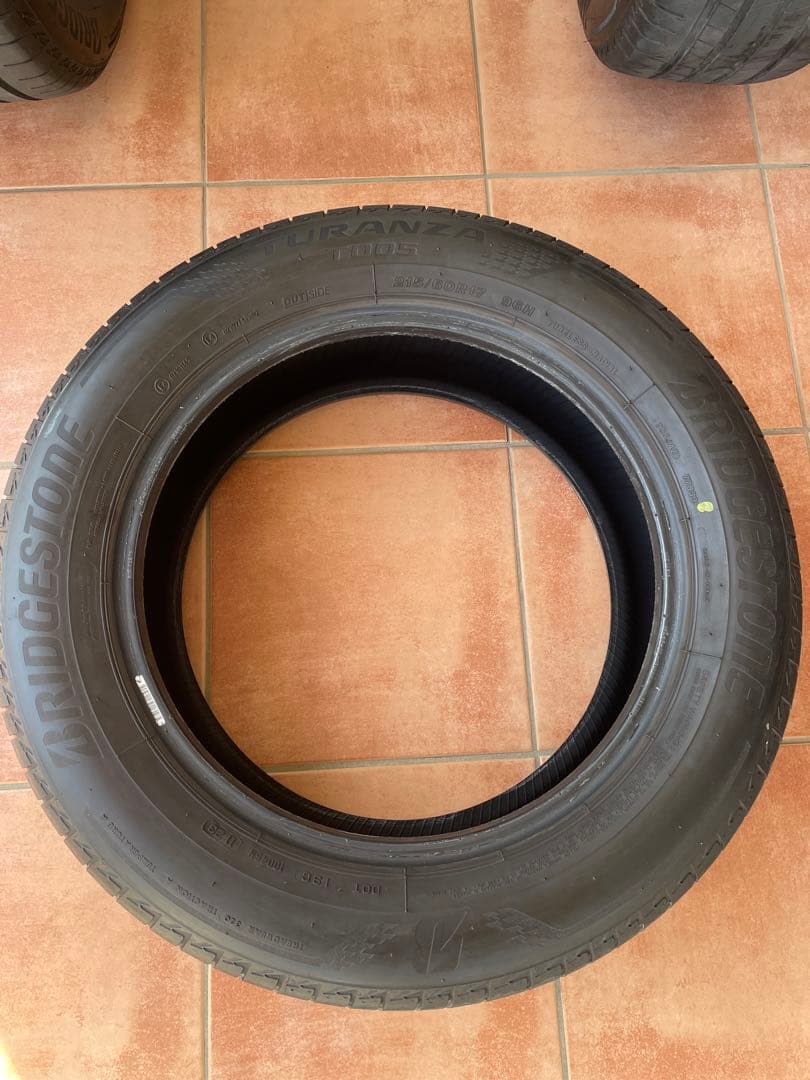 ①BRIDGESTONE TURANZA T005 215/60R17