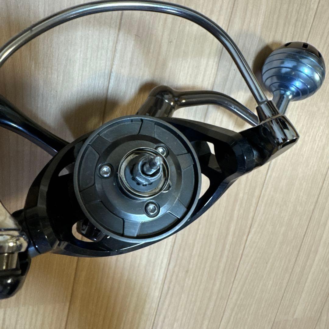 DAIWA SALTIGA 4500H スピニングリール