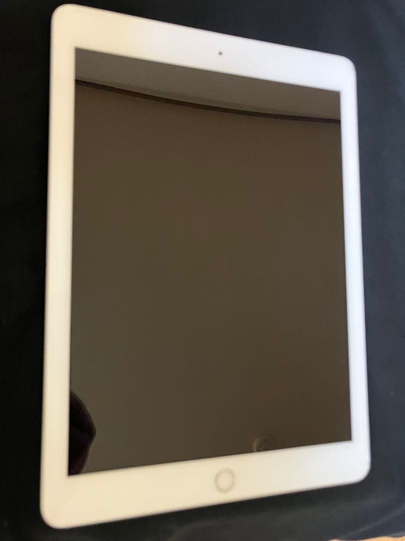 iPad 第6世代　au wifi 32GB 整備品　シルバー