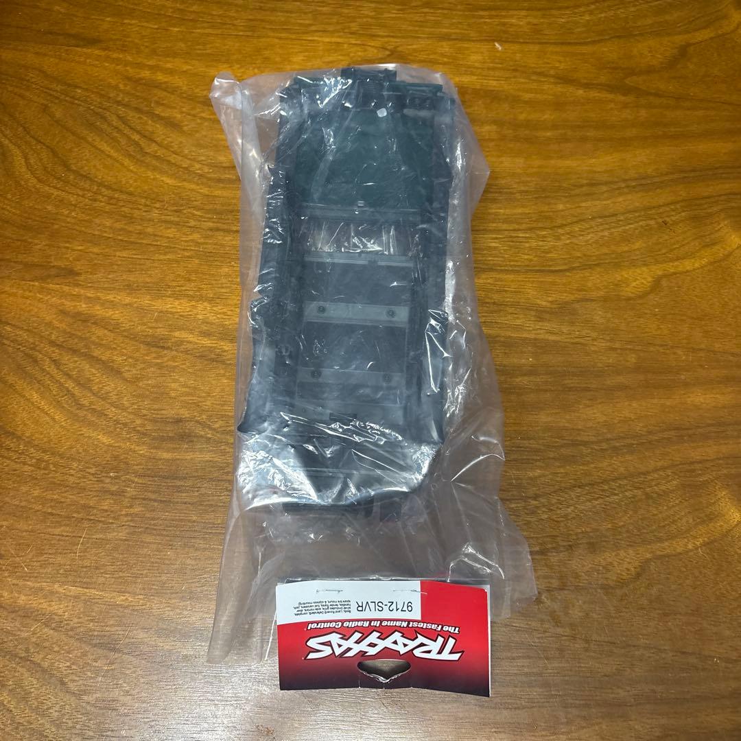 1/18トラクサス　trx4m ランドローバーディフェンダ完成品クローラーボディ