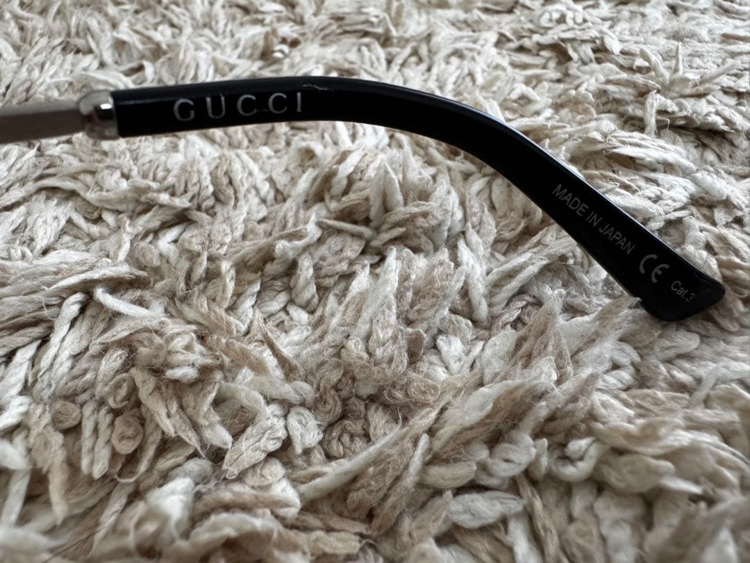 GUCCI ブラックラウンドサングラス