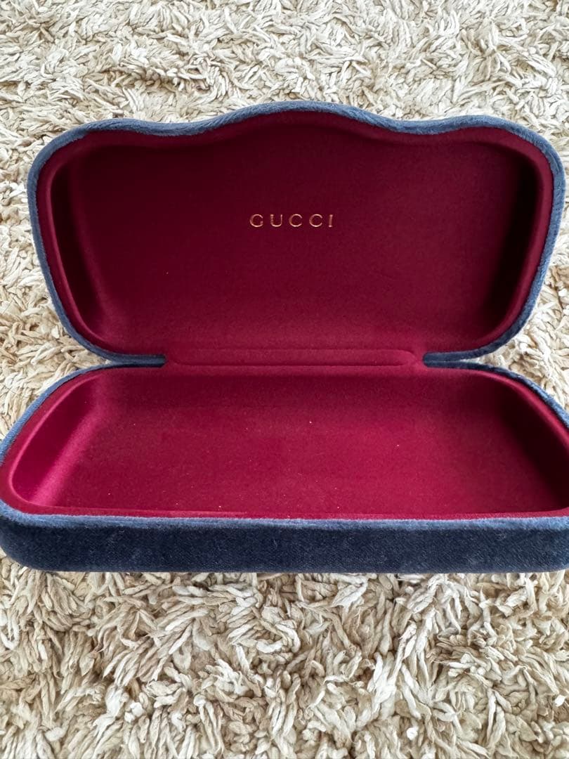 GUCCI ブラックラウンドサングラス