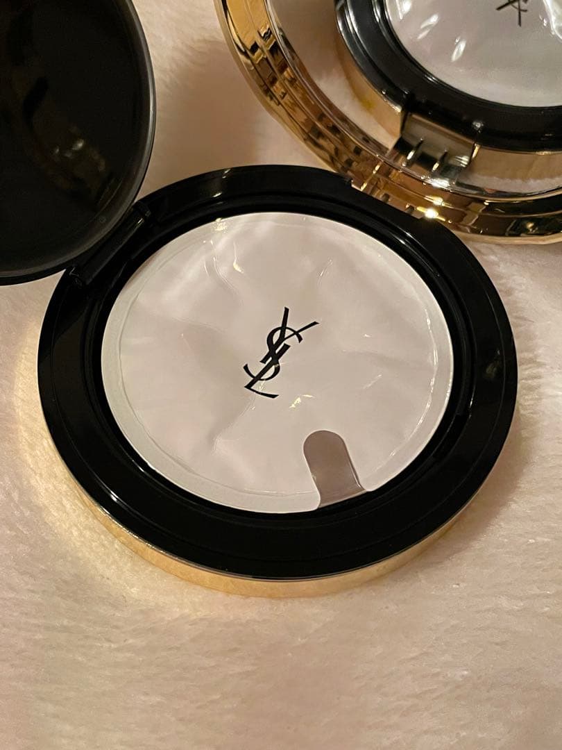 未使用品★YSL　ラディアント　タッチ　グロウパクト　B20　替えパフ付き