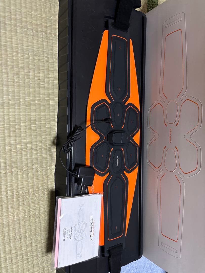 【美品】新品替パッド付　SIXPADシックスパッド　アブズベルト一式