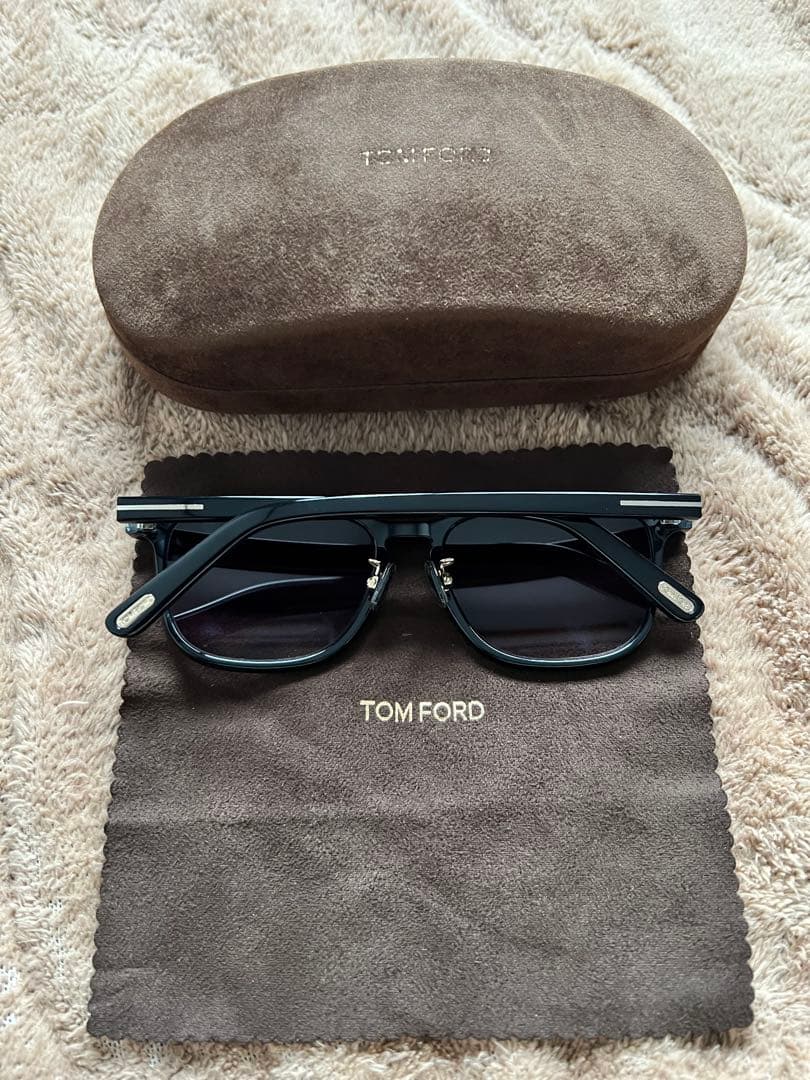 TOM FORD ブラック サングラス ケース付き