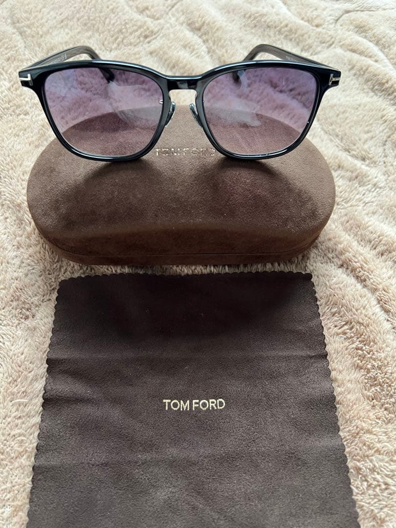 TOM FORD ブラック サングラス ケース付き