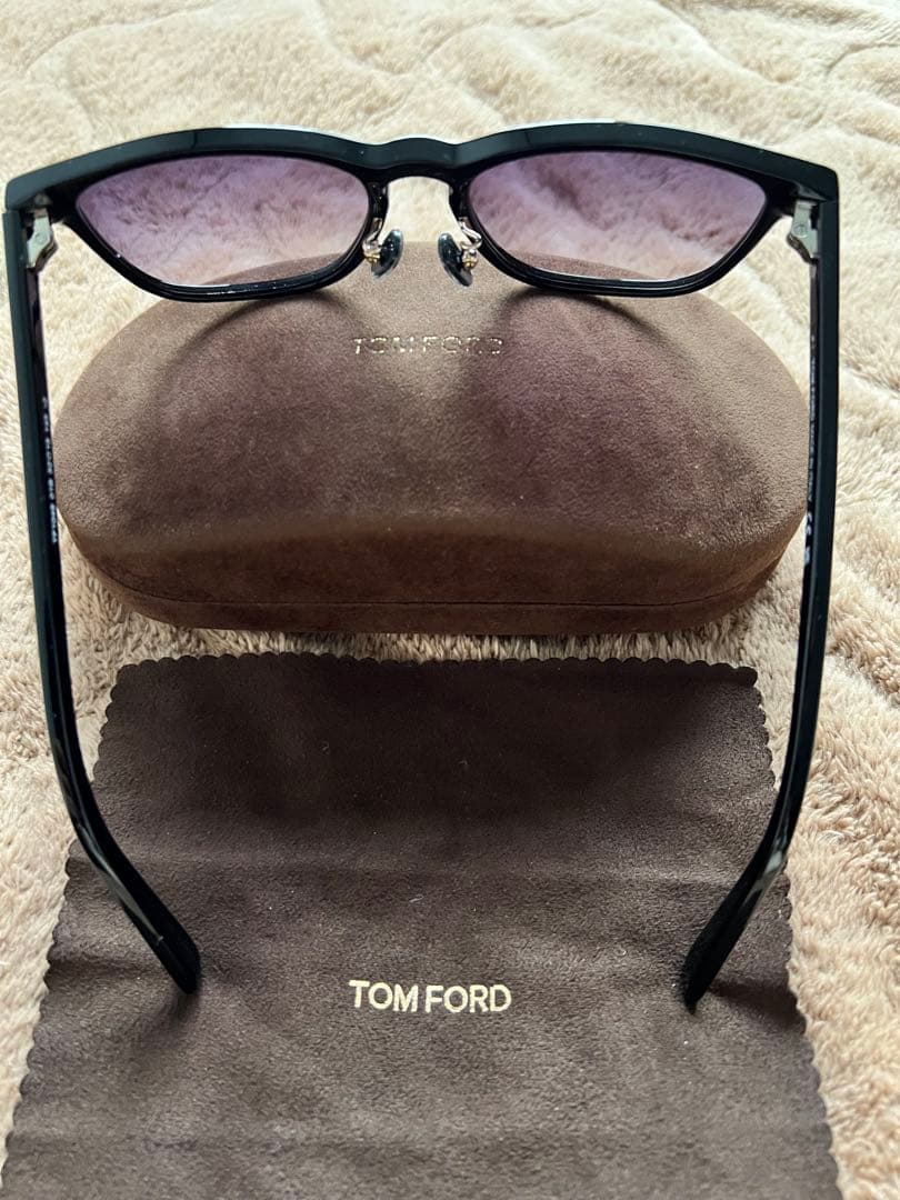 TOM FORD ブラック サングラス ケース付き