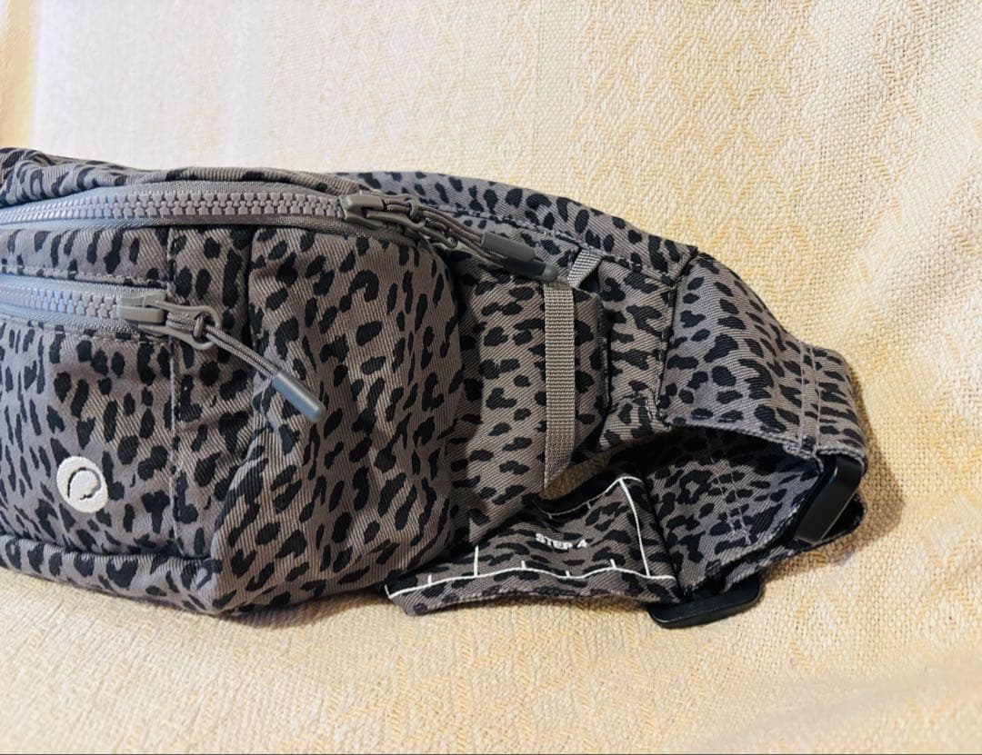 【極美品】KET 抱っこ紐 グレー・ヒョウ柄