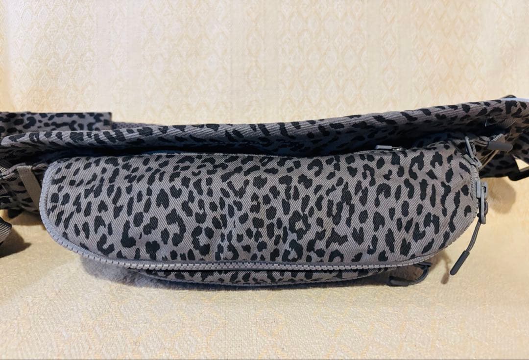 【極美品】KET 抱っこ紐 グレー・ヒョウ柄