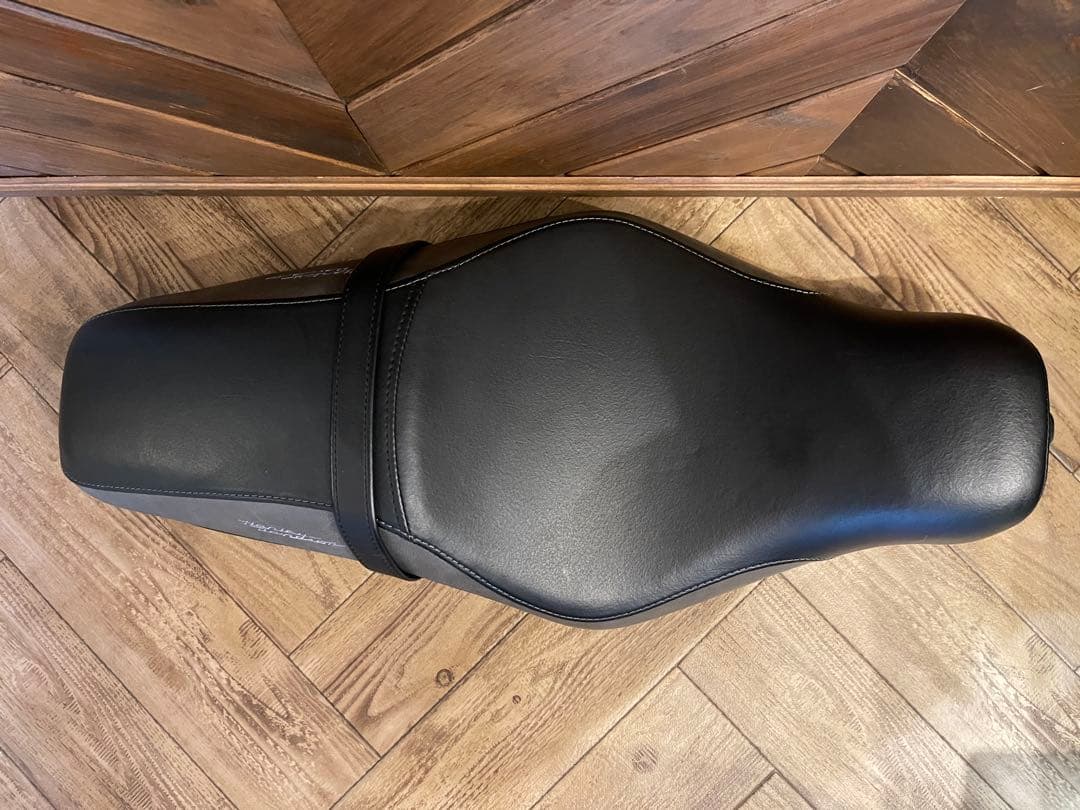 バットランダー　流線型 黒 シート 合成皮革