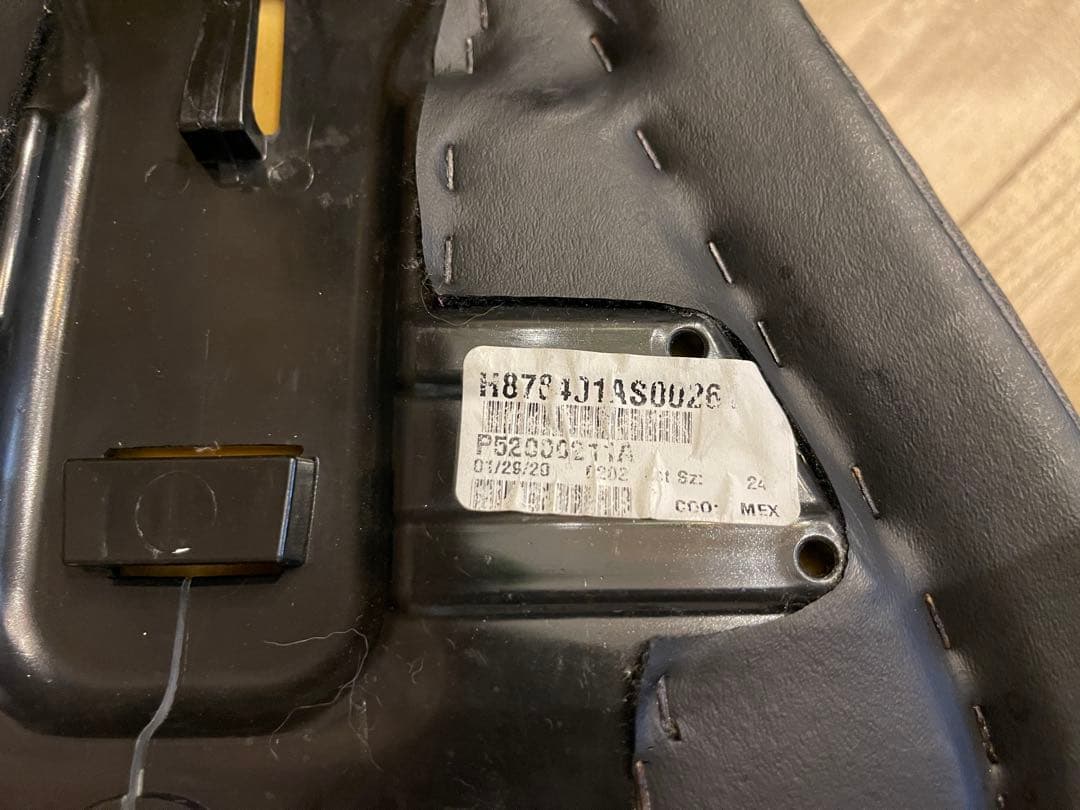 バットランダー　流線型 黒 シート 合成皮革