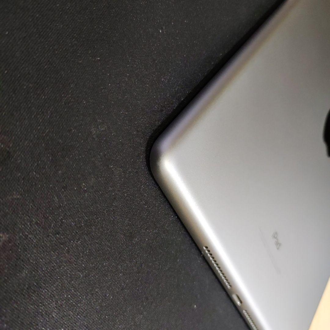 Apple iPad 第6世代　WIFI / 128GB