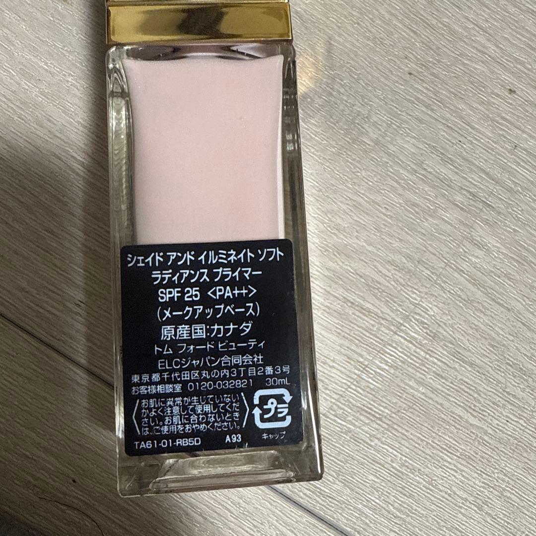 Tom Ford シェイドアンドイルミネイトソフトラディアンスプライマー