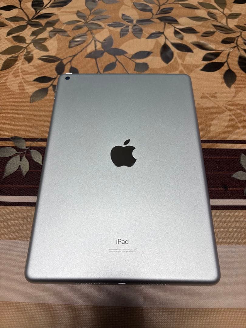 Apple iPad第8世代 128GB カバー付き