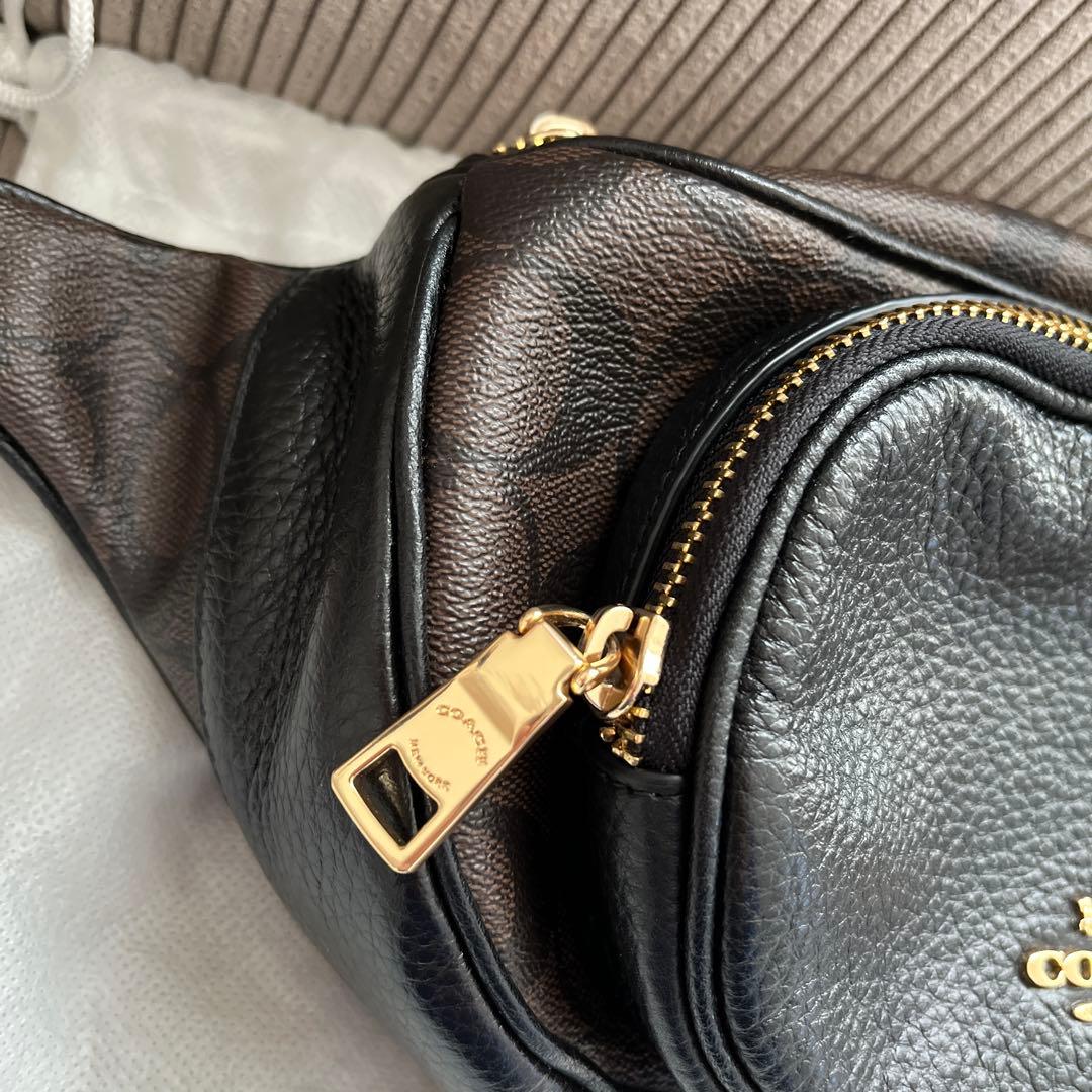 新品未使用 COACH ボディバッグ