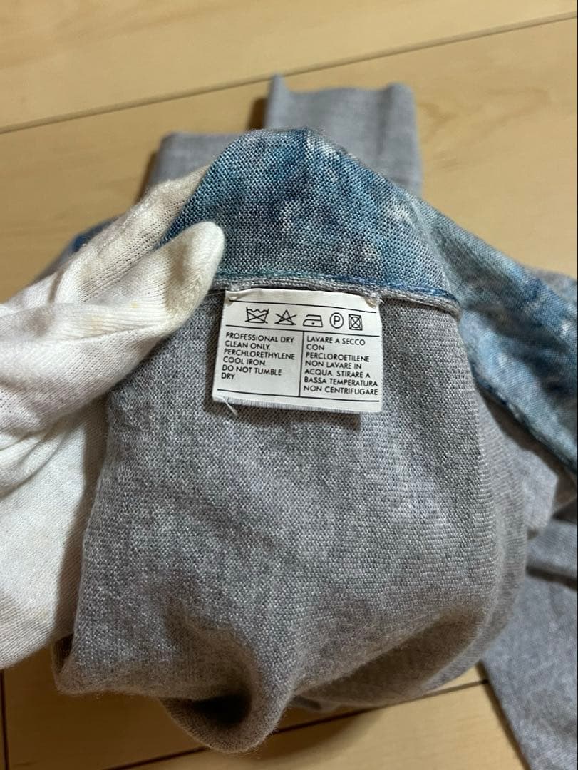 サルヴァトーレフェラガモ　カーディガン　Salvatore Ferragamo