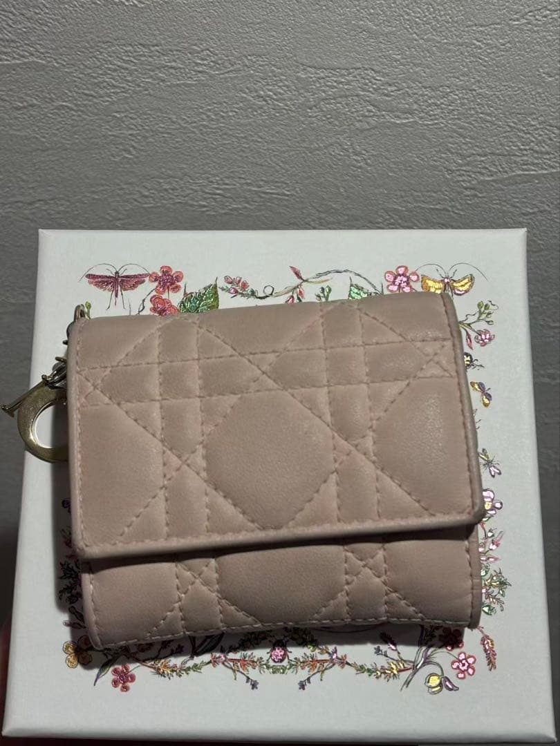 Dior ディオール 三つ折り財布 ピンクベージュ 箱・保存袋・ショップ袋付き