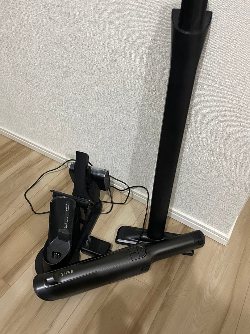 shark ハンディクリーナー 充電スタンド アタッチメント付き