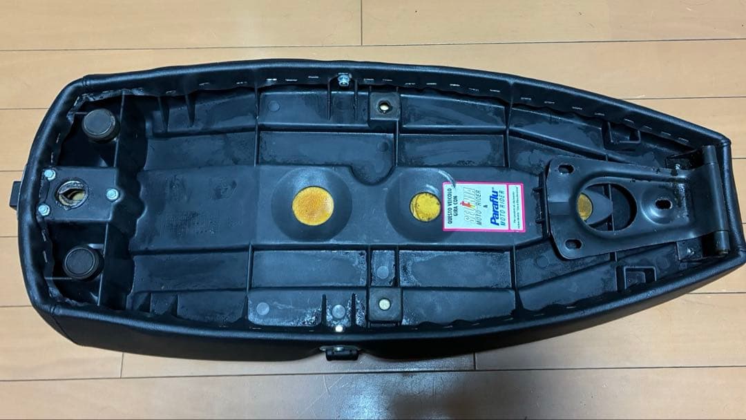 ベスパ　PX シート　ヘルメットホルダー付き