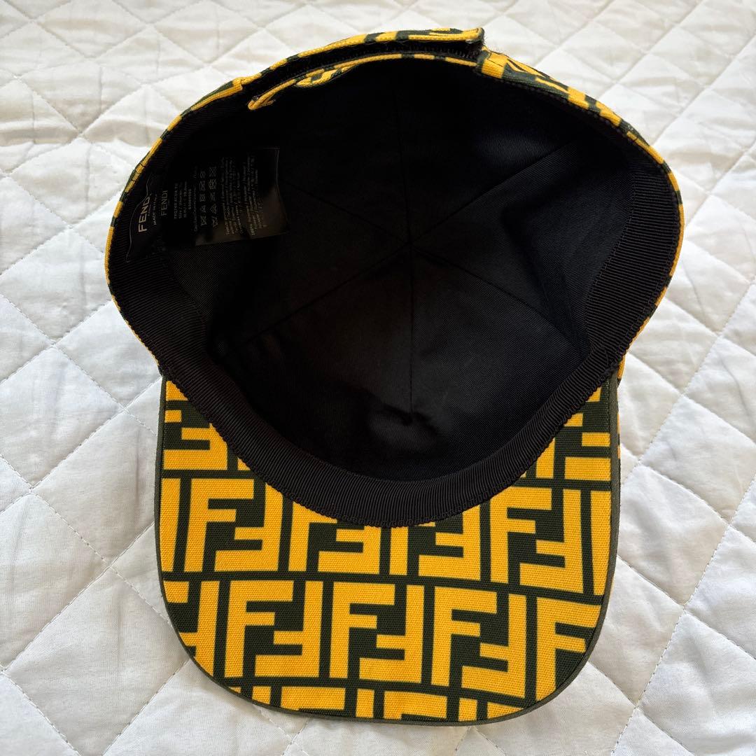 FENDI ブラック×イエロー　キャップ