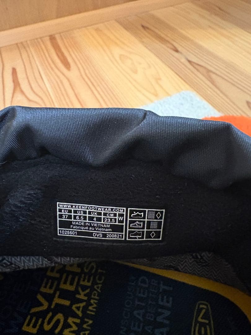 KEEN ブラック 防水ブーツ