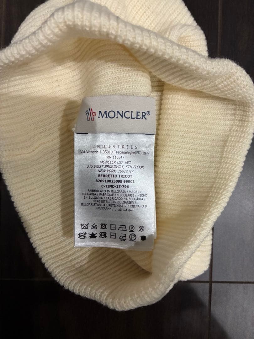 【美品】MONCLER ニット帽 クリーム色