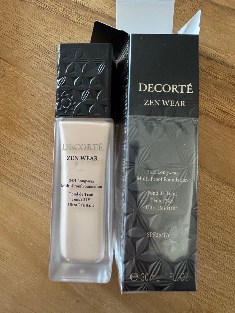 ほぼ未使用　DECORTE ゼンウェアステイC10