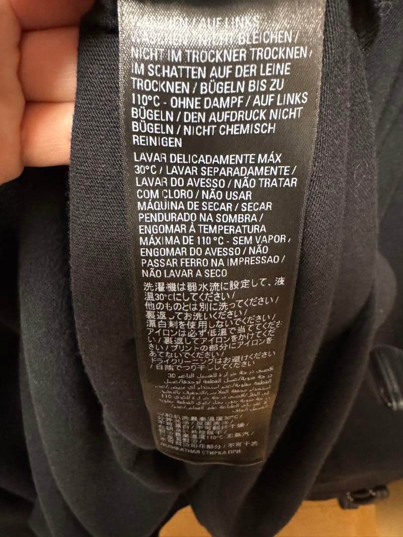 バレンシアガ × アディダス　オーバーサイズtシャツ　黒