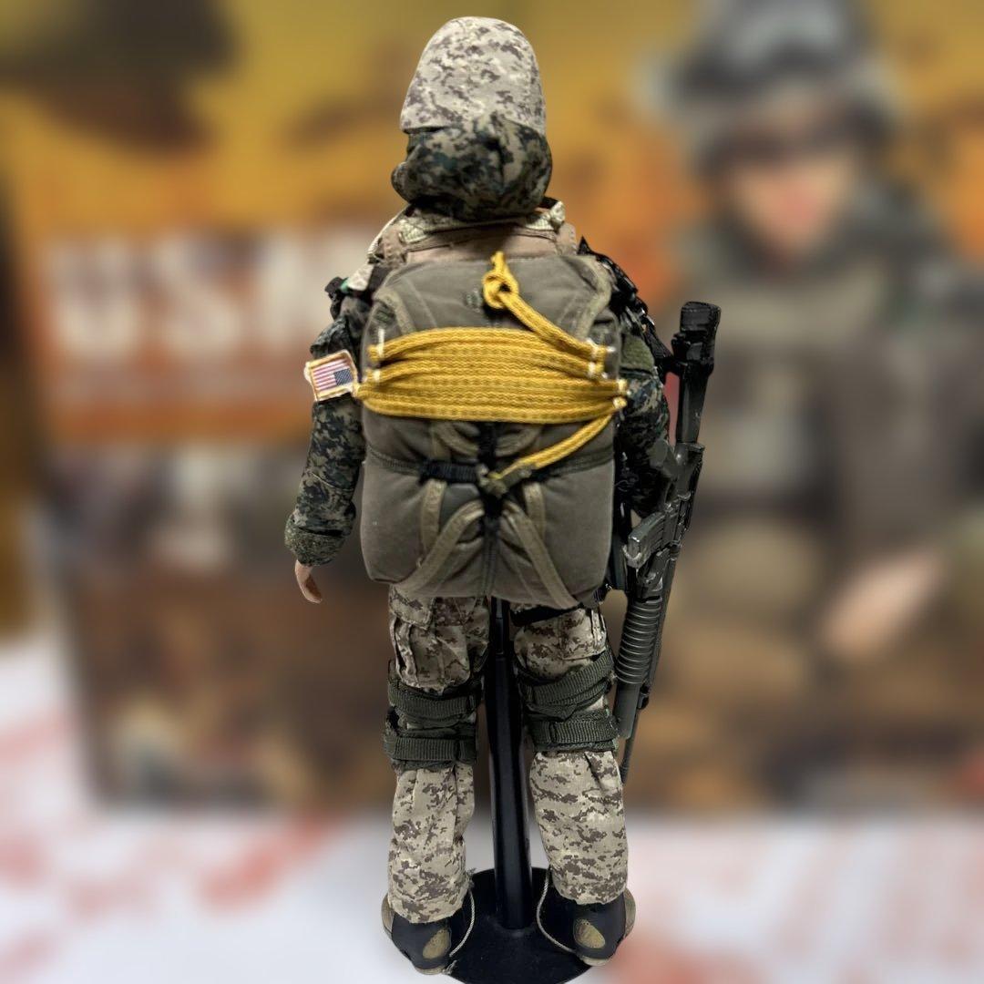 1/6 USMC パラシュター女性兵士(HotToysホットトイズ)