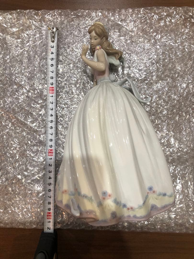 ブ*ブ様 LLADRO リヤドロ　シンデレラ　宮殿の階段で　陶器
