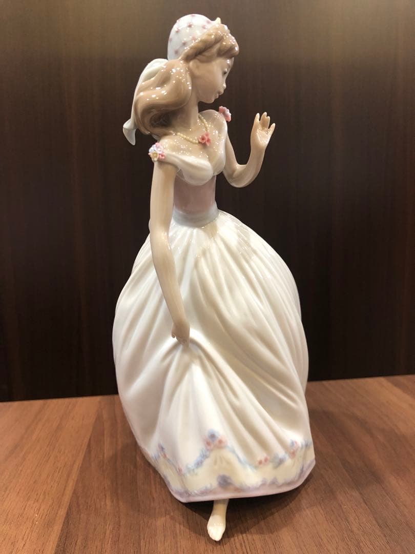 ブ*ブ様 LLADRO リヤドロ　シンデレラ　宮殿の階段で　陶器