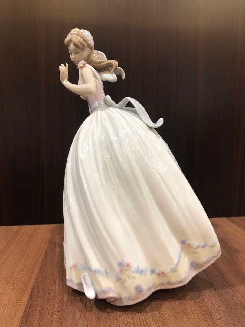 ブ*ブ様 LLADRO リヤドロ　シンデレラ　宮殿の階段で　陶器