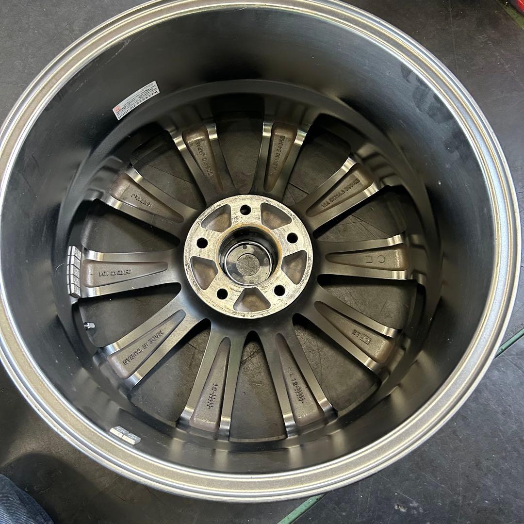 中古アルミ美品18x7.5 ヴェネルディ　メッキカラー　クラウン、アルファード等