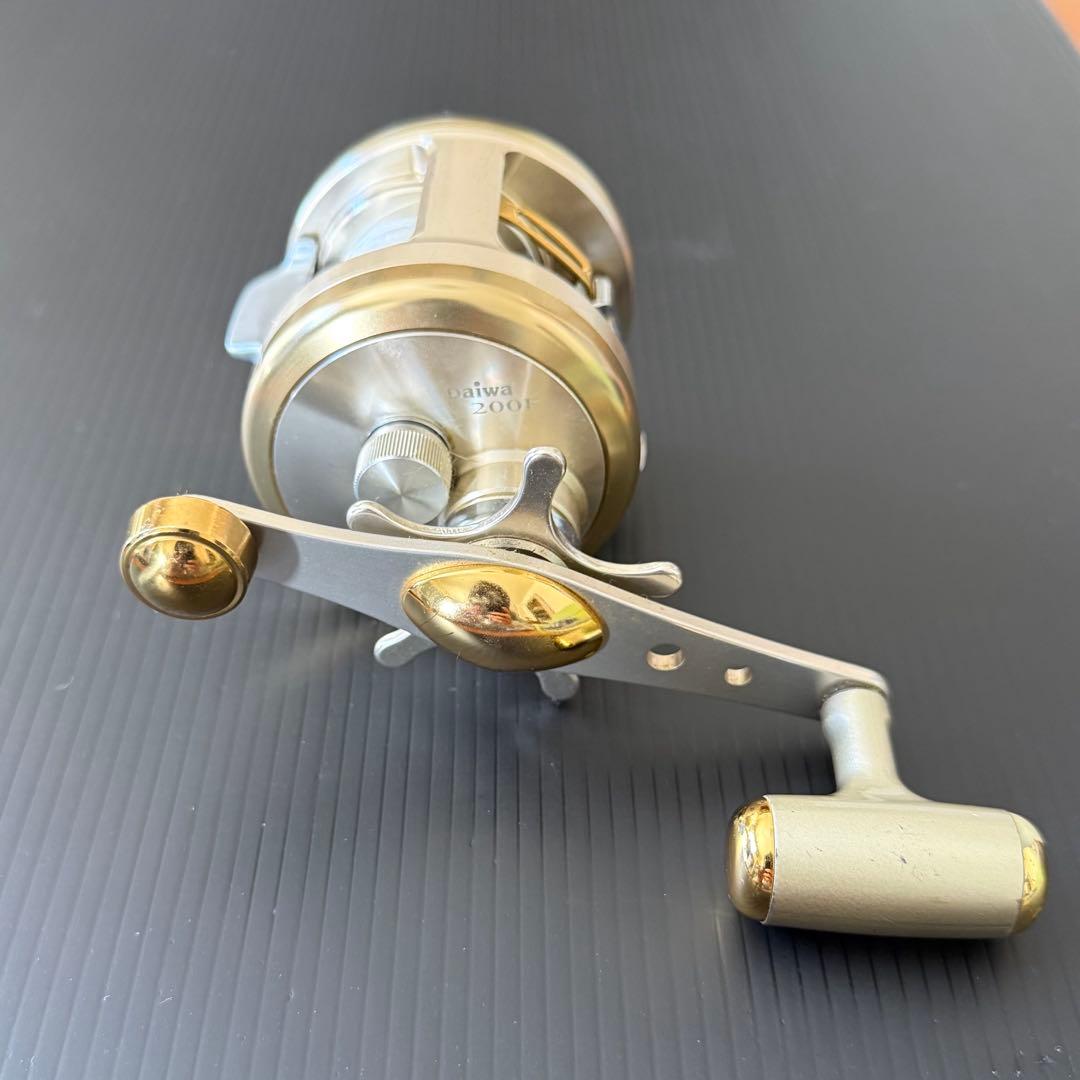 DAIWA/ダイワ　ミリオネア　ベイリトール　CV-Z 200F 右ハンドル