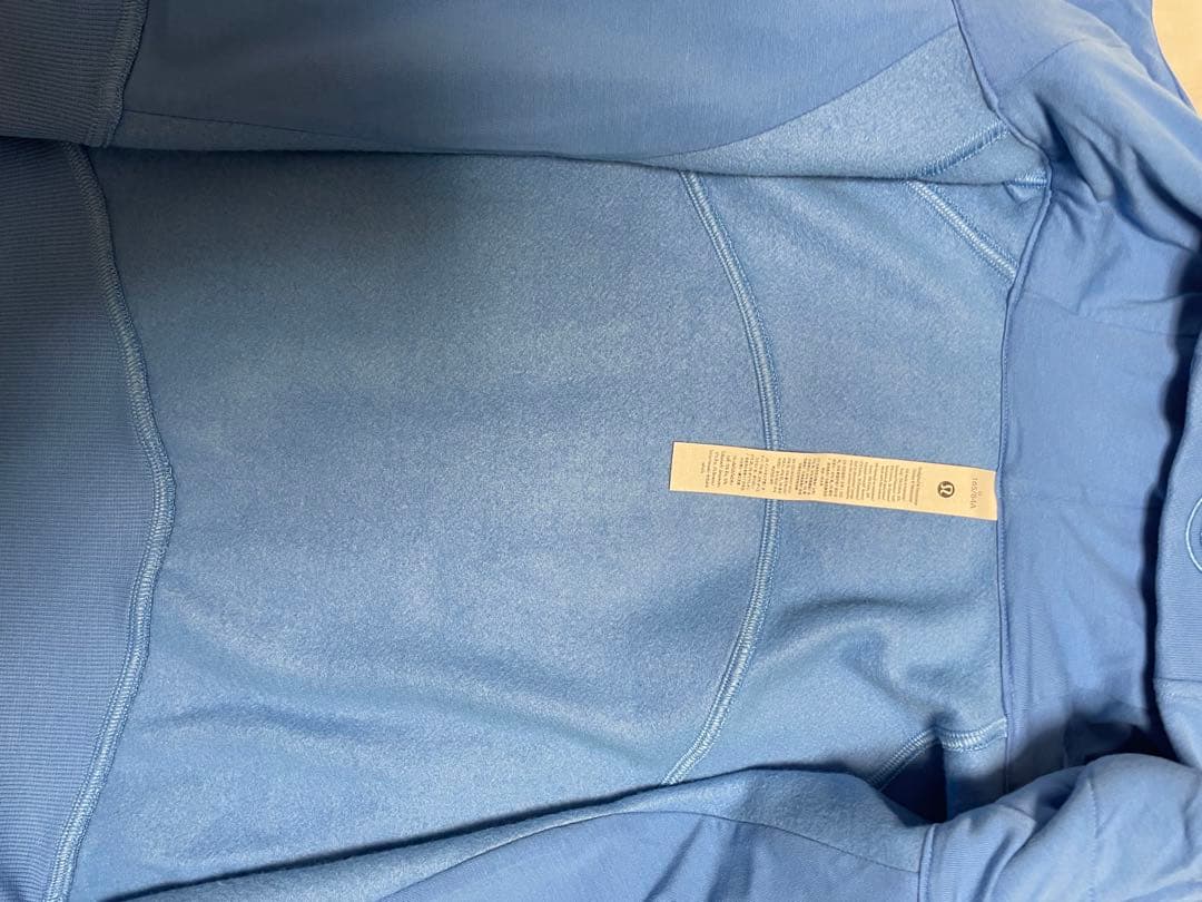 「新品」Lululemon Scuba フルジップクロップフーディ　M サイズ