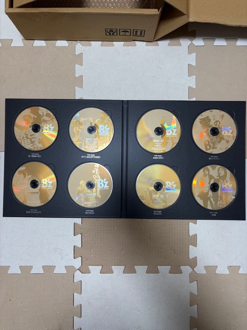 邦楽 B'z COMPLETE SINGLE BOX(Black Edition)