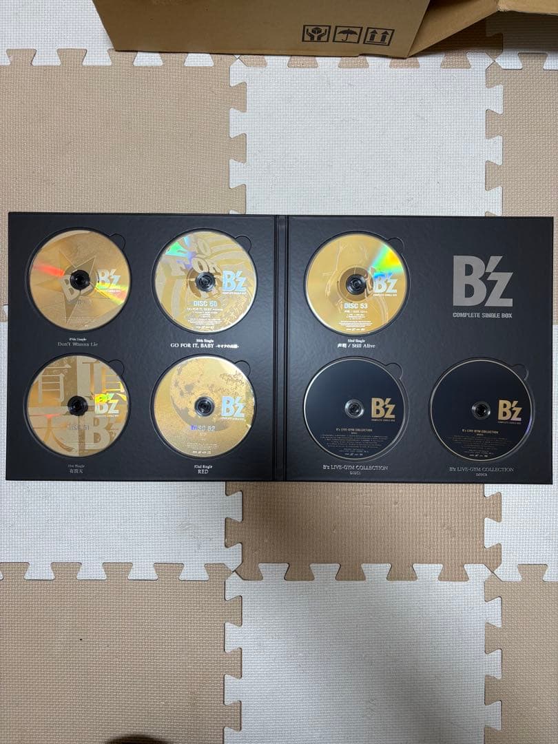 邦楽 B'z COMPLETE SINGLE BOX(Black Edition)