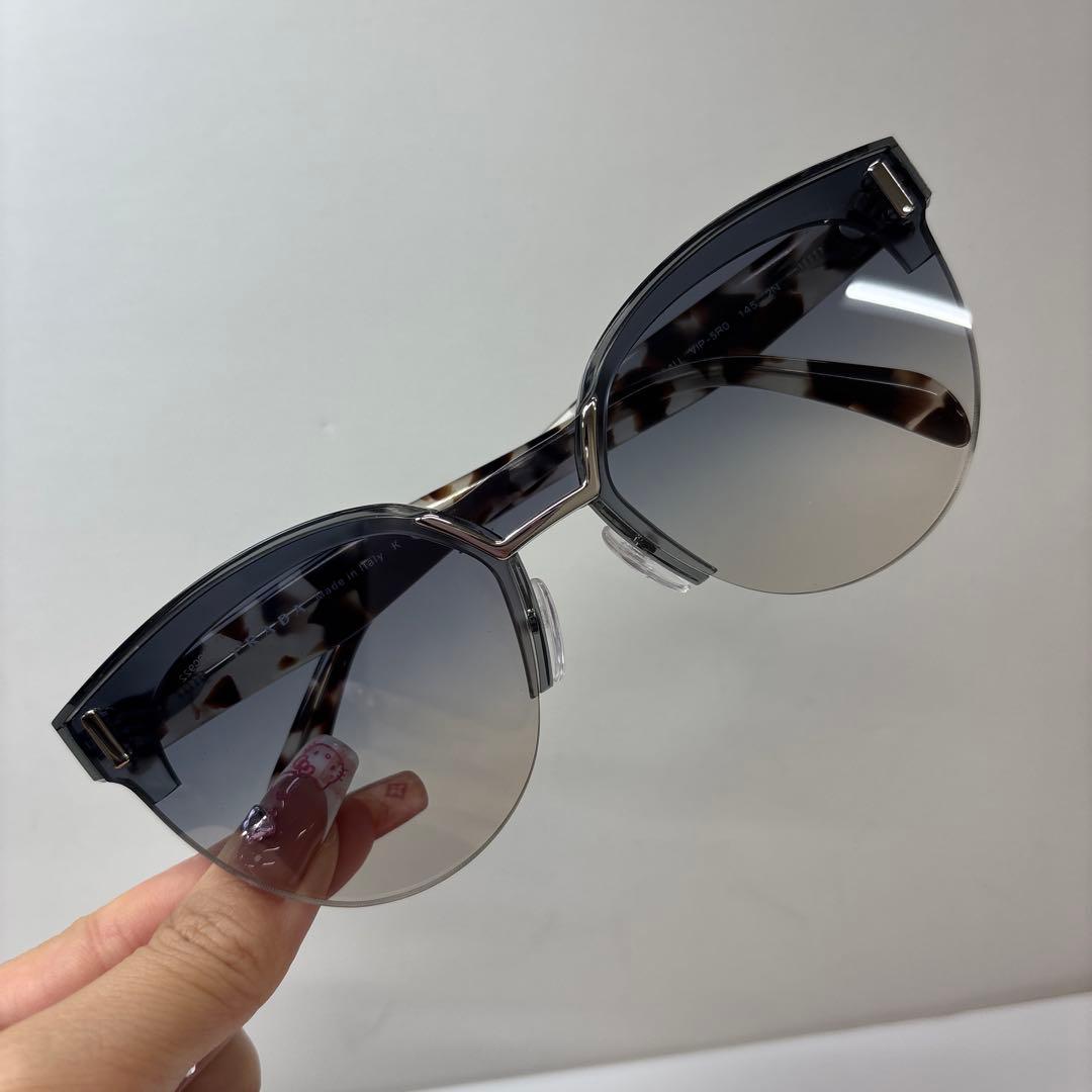PRADA プラダサングラスSPR04U