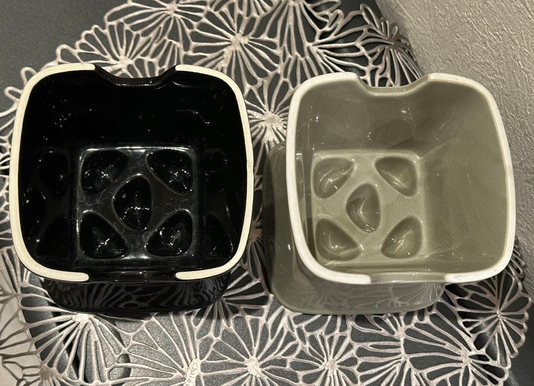 m*꙳様 【手作り工房夕立窯】早食い防止 陶器製フードボウル《ブラック・グレー》