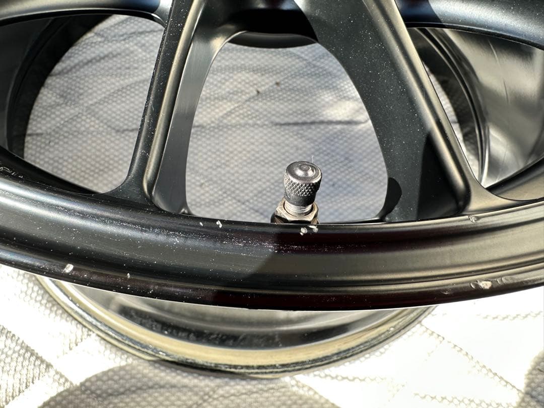エンケイRacingGTC02 8.5J+40 PCD100 5穴 プリウス86