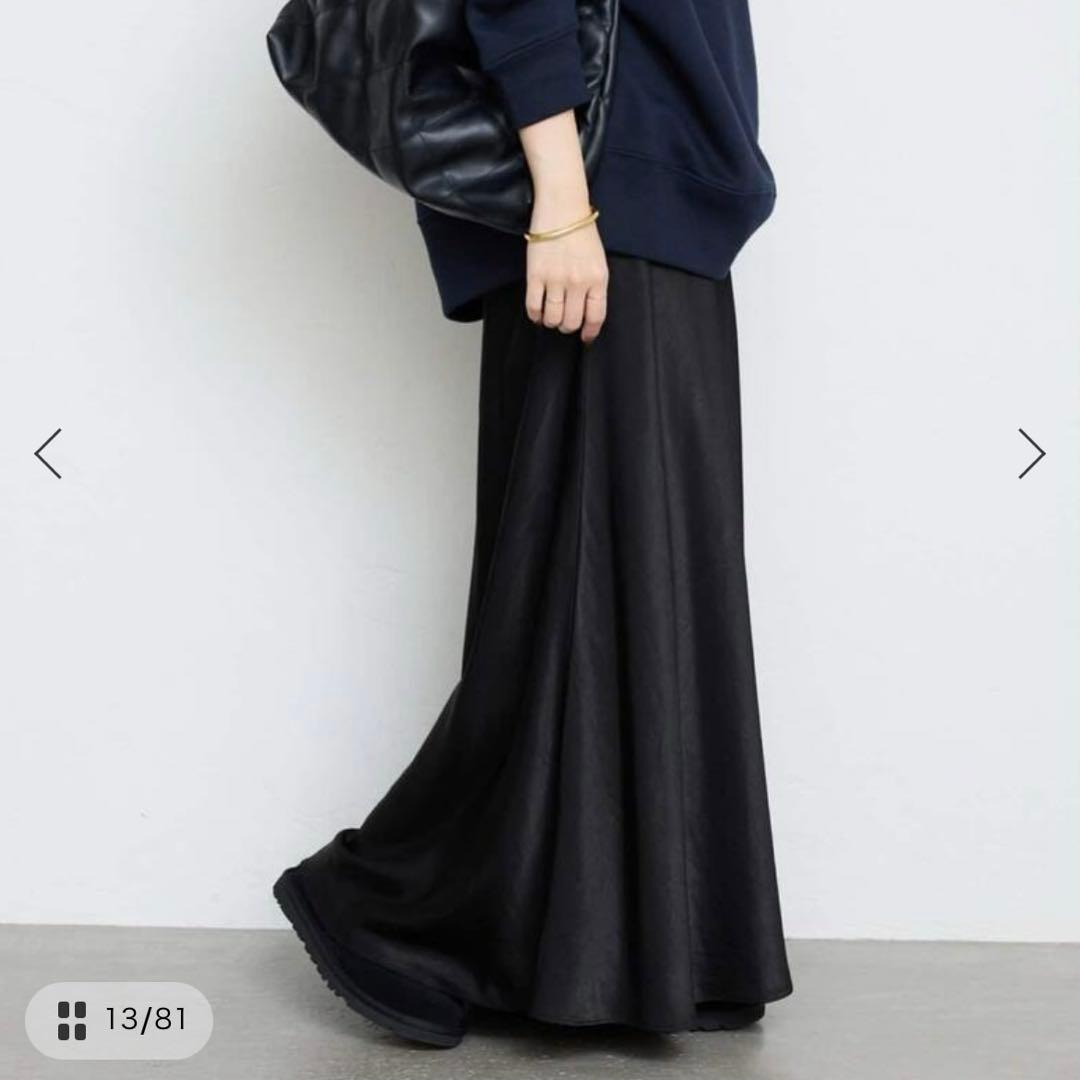 スローブイエナ　SLOBE IENA グロッシーサテンフレアスカート　ブラック