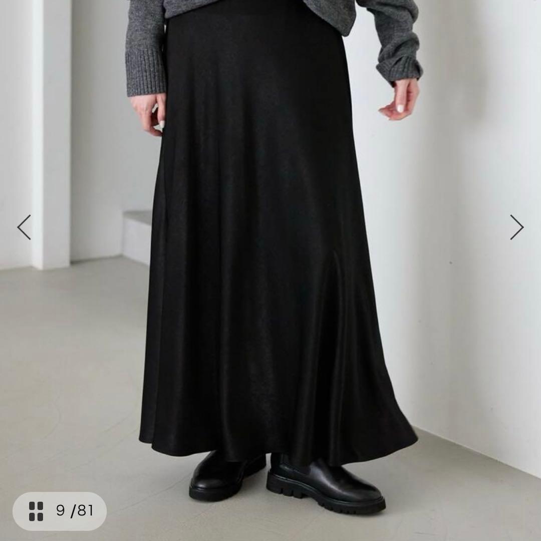 スローブイエナ　SLOBE IENA グロッシーサテンフレアスカート　ブラック