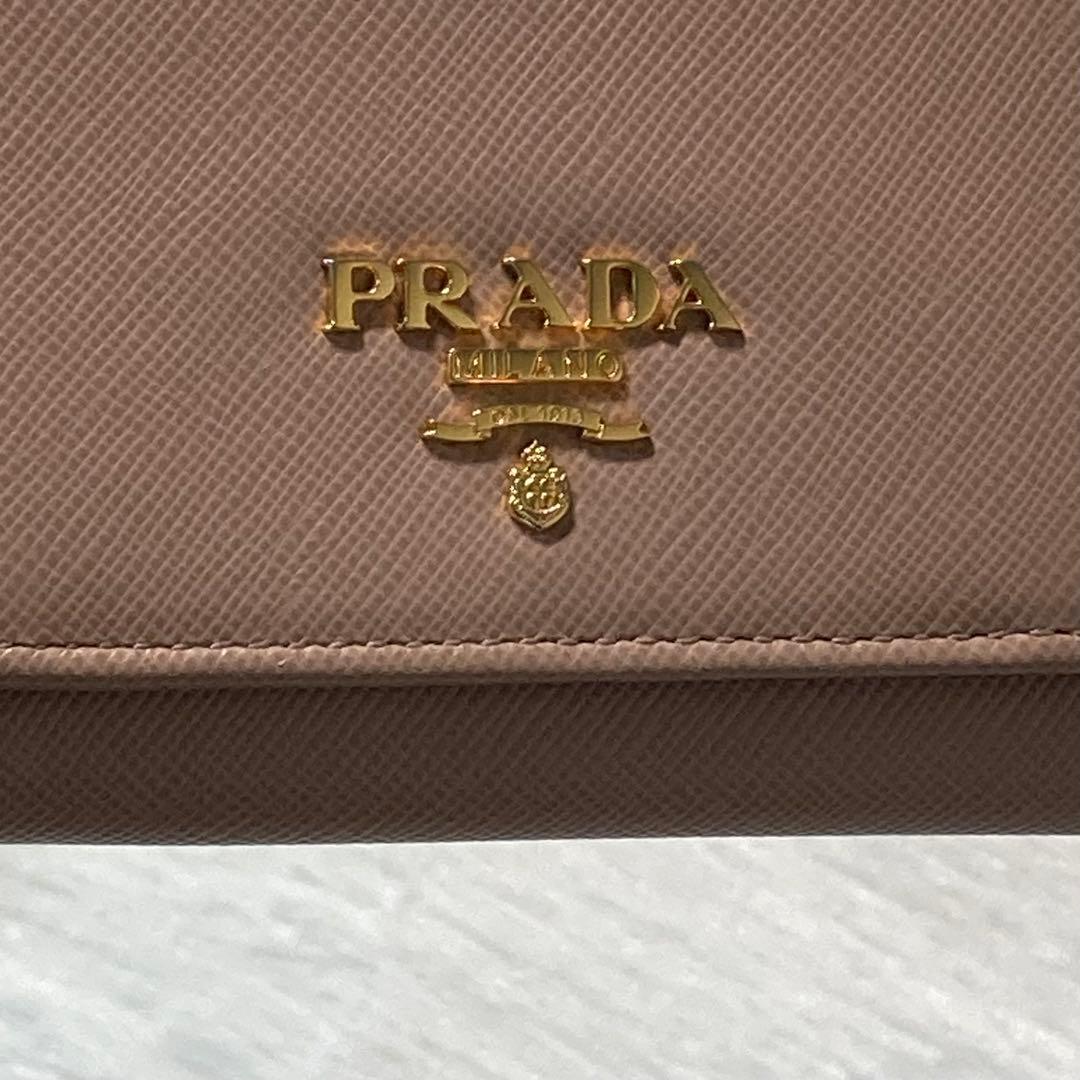 極美品　月末最終価格　PRADA プラダ　二つ折り　三つ折り　財布　ベージュ