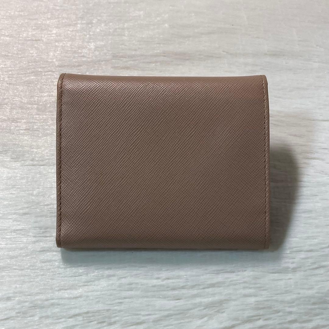 極美品　月末最終価格　PRADA プラダ　二つ折り　三つ折り　財布　ベージュ