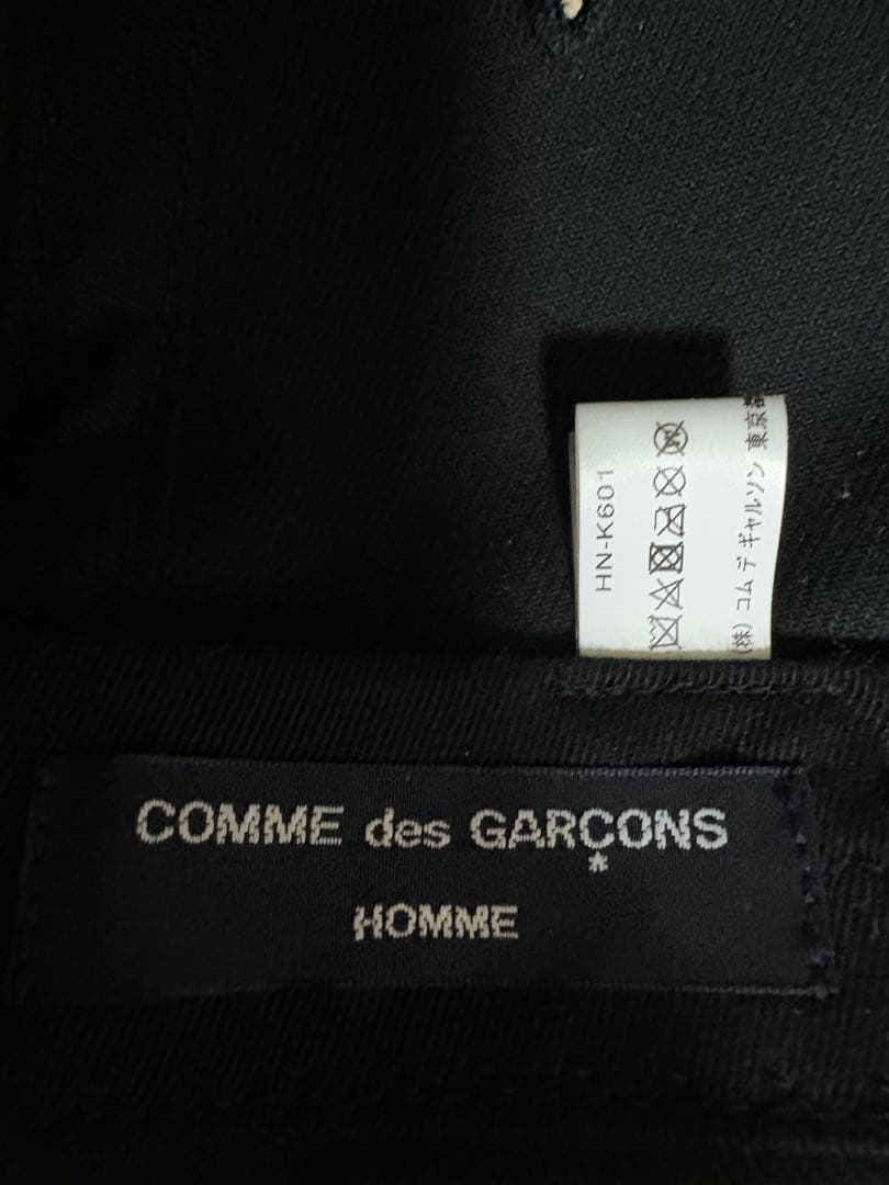 COMME des GARCONS HOMMEブラックロゴキャップHN-K601