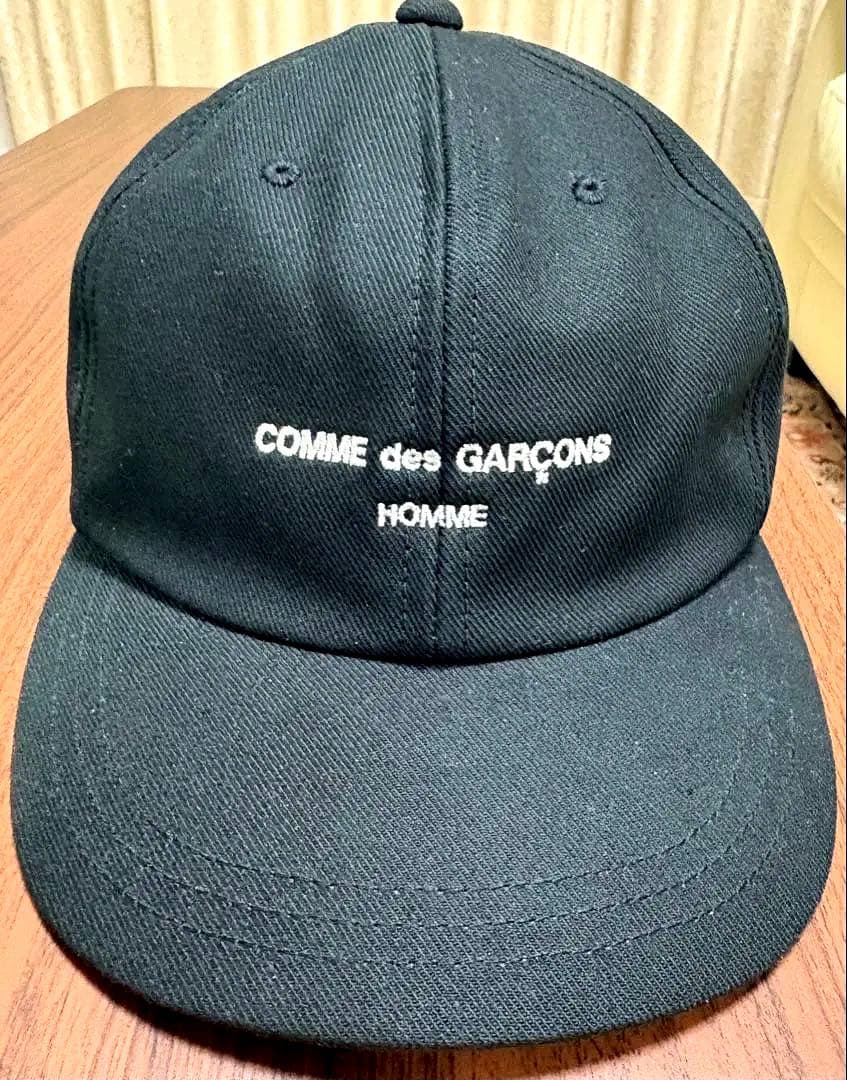 COMME des GARCONS HOMMEブラックロゴキャップHN-K601