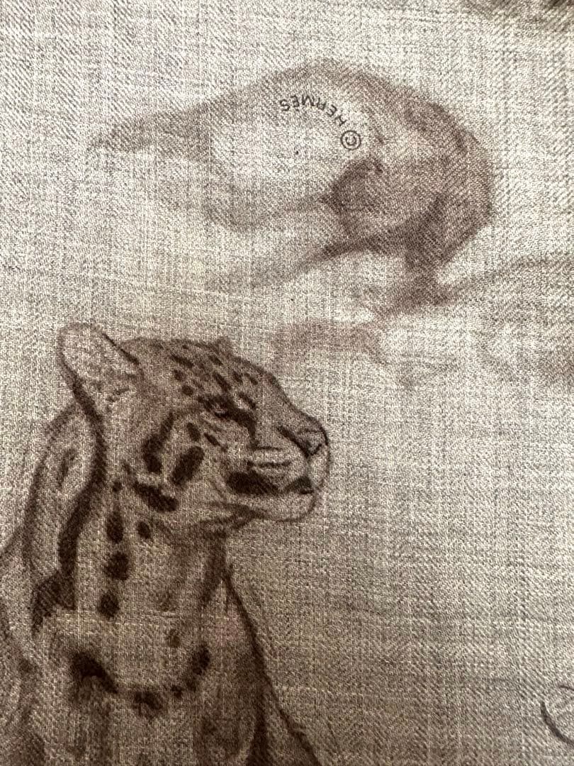 極美品 HERMES エルメス ロベールダレ 大判スカーフ 猫科動物 グレー