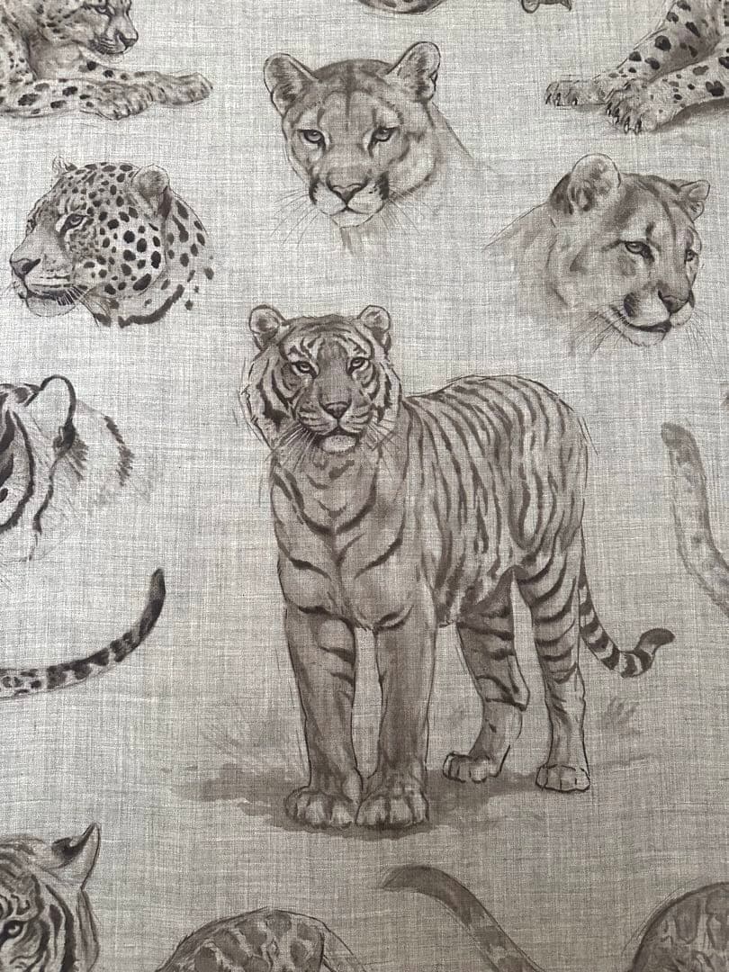 極美品 HERMES エルメス ロベールダレ 大判スカーフ 猫科動物 グレー