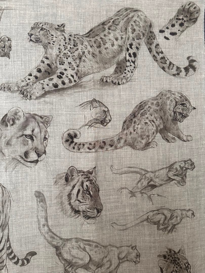 極美品 HERMES エルメス ロベールダレ 大判スカーフ 猫科動物 グレー